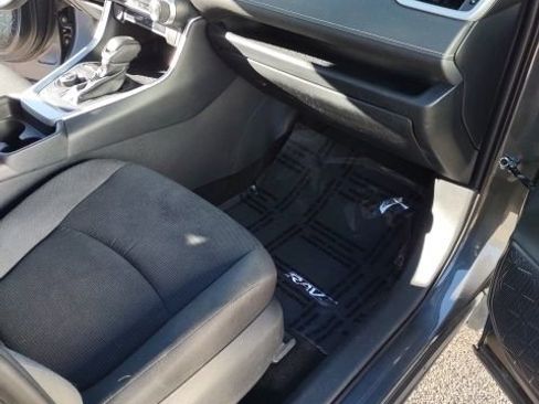 Used 2019 Toyota RAV4 LE image 23