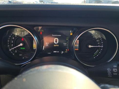 Used 2022 Jeep Wrangler Unlimited Sahara w/ Cold Weather Group image 12