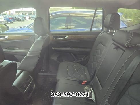 Certified 2024 Volkswagen Atlas SE w/ Panoramic Sunroof Package FWD image 3