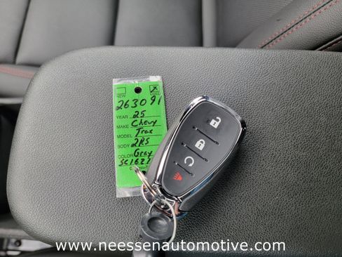 Used 2025 Chevrolet Trax RS image 28