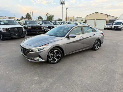Used 2023 Hyundai Elantra Limited FWD image 2