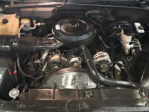 Used 1988 Chevrolet Silverado 1500 2WD Regular Cab image 3