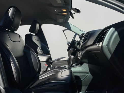 Used 2019 Jeep Cherokee Latitude Plus image 23