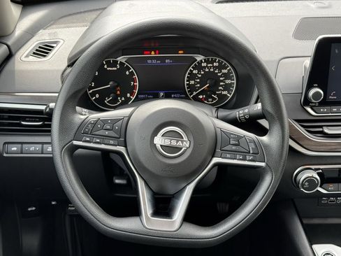 Used 2024 Nissan Altima 2.5 SV FWD image 14