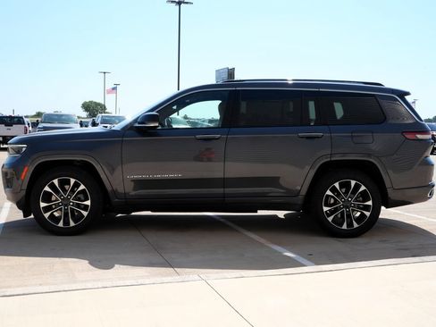 Used 2022 Jeep Grand Cherokee L Overland w/ Luxury Tech Group IV AWD/4WD image 3