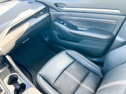 Used 2023 Nissan Altima 2.5 SR image 13