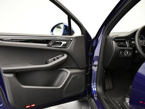 Certified 2026 Porsche Macan AWD/4WD image 35
