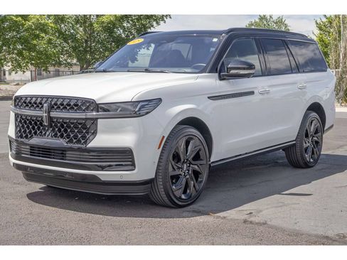 Used 2025 Lincoln Navigator Black Label AWD/4WD image 7
