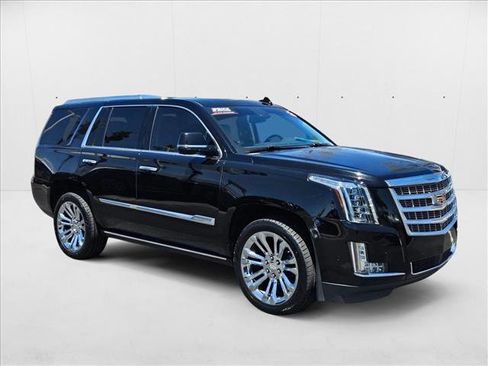 Used 2020 Cadillac Escalade Premium Luxury w/ LPO, Radiant Package image 3