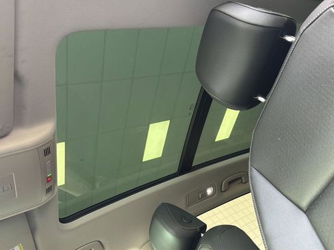 Used 2020 Volkswagen Tiguan SEL image 18