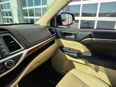 Used 2017 Toyota Highlander Limited Platinum AWD/4WD image 22