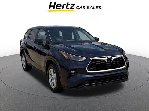 Used 2025 Toyota Highlander LE image 1