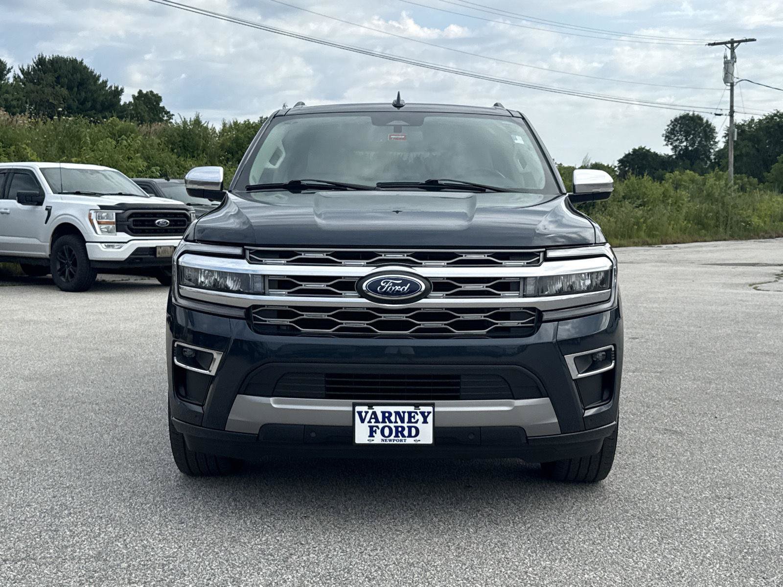 Used 2024 Ford Expedition Platinum AWD/4WD image 2