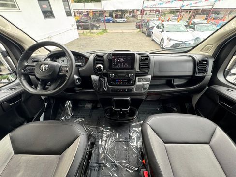 Used 2025 RAM ProMaster 2500 w/ Convenience Group FWD image 13