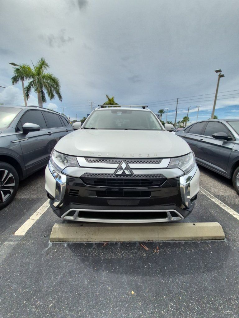 Used 2020 Mitsubishi Outlander FWD image 1
