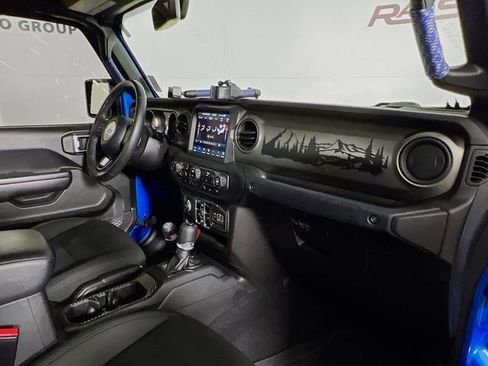 Used 2021 Jeep Gladiator Willys image 39