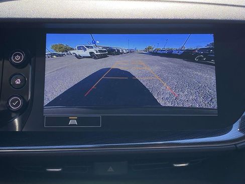 Used 2023 Buick Envision Essence image 26