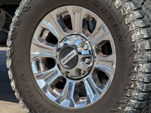 Used 2017 Ford F250 XLT w/ XLT Premium Package AWD/4WD image 17