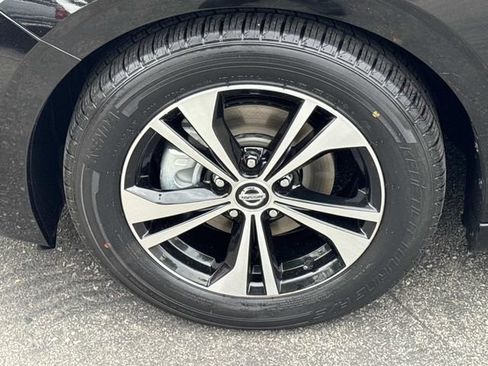 Used 2023 Nissan Sentra SV FWD image 39