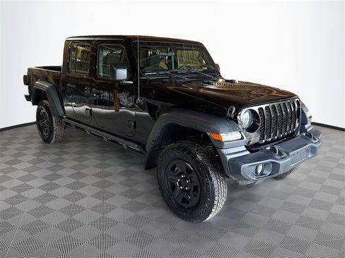 Used 2022 Jeep Gladiator Sport image 4