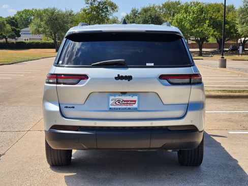 Used 2024 Jeep Grand Cherokee L Laredo AWD/4WD image 5