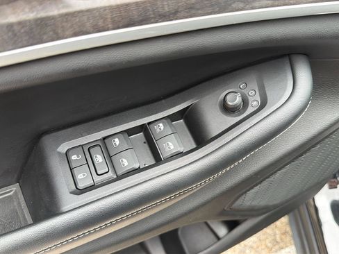 Used 2023 Jeep Grand Cherokee Limited w/ Luxury Tech Group II image 26