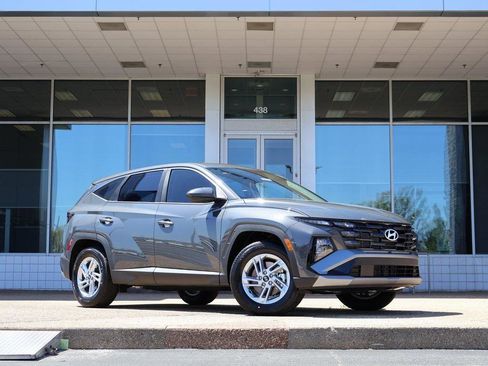 New 2025 Hyundai Tucson SE image 1