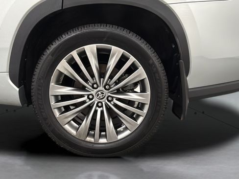 Used 2021 Toyota Highlander Platinum AWD/4WD image 32