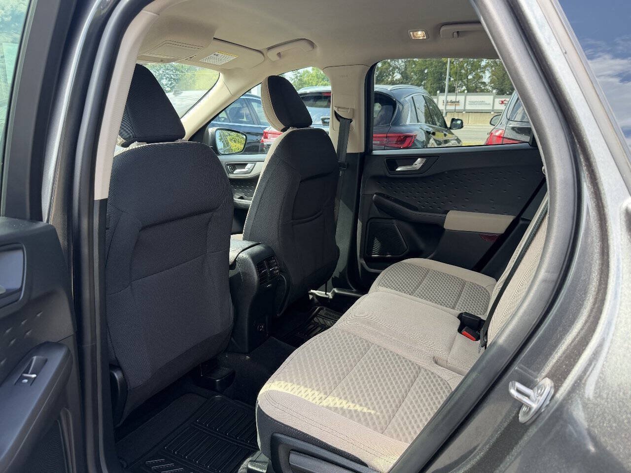 Used 2020 Ford Escape SE FWD image 9
