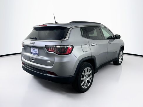 Used 2022 Jeep Compass Latitude AWD/4WD image 5