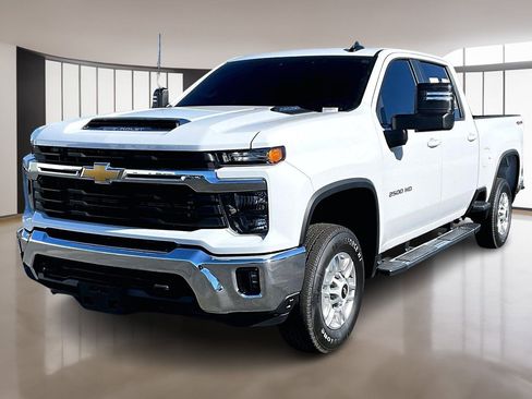 Used 2025 Chevrolet Silverado 2500 LT w/ Convenience Package image 3