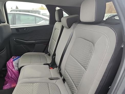 Used 2022 Ford Escape SE w/ SE Sport Appearance Package image 4