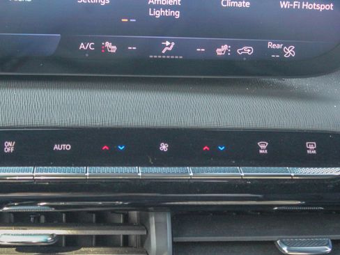 Used 2025 Buick Enclave Preferred AWD/4WD image 21