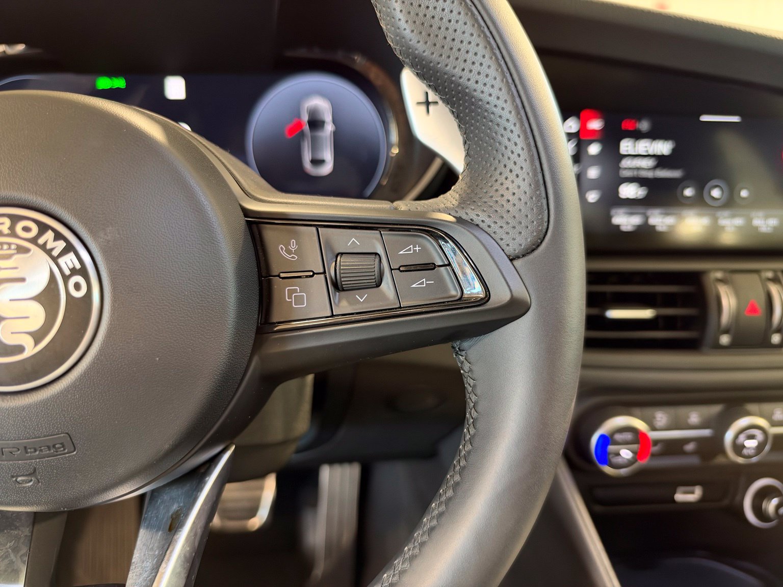 Used 2025 Alfa Romeo Giulia RWD image 16