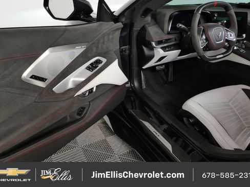 Used 2023 Chevrolet Corvette Z06 RWD image 8