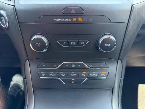 Used 2020 Ford Edge SE FWD image 30