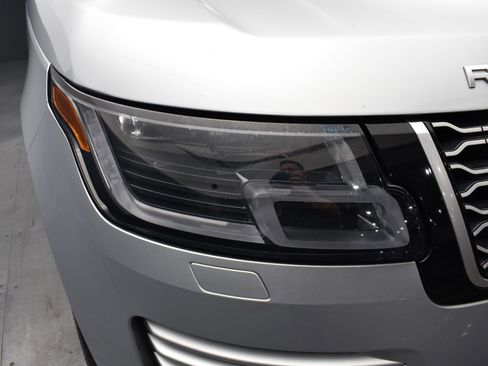 Used 2020 Land Rover Range Rover HSE image 6