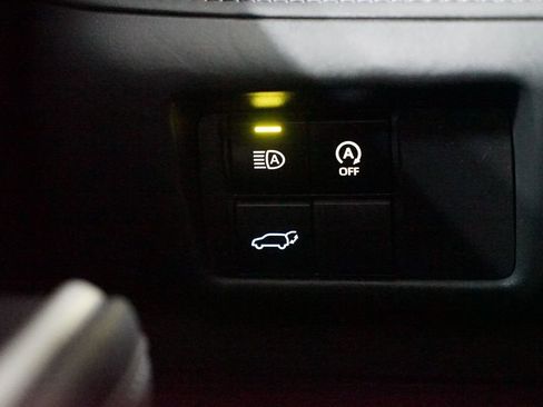 Certified 2024 Toyota Highlander XLE image 24