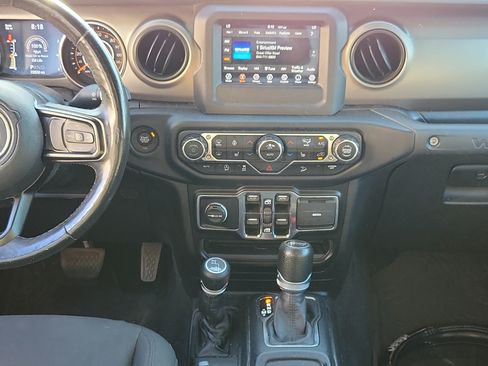 Used 2019 Jeep Wrangler Unlimited Sport S AWD/4WD image 17