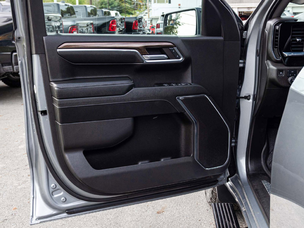Used 2024 Chevrolet Silverado 1500 RST w/ Protection Package AWD/4WD image 11