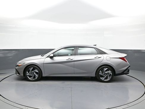 Certified 2025 Hyundai Elantra SEL image 9