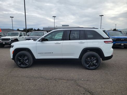 New 2026 Jeep Grand Cherokee Limited w/ Limited Altitude Package image 13