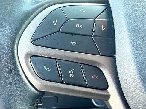 Used 2021 Jeep Cherokee Latitude Plus FWD image 35