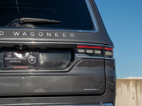 Used 2023 Jeep Grand Wagoneer Series II AWD/4WD image 10
