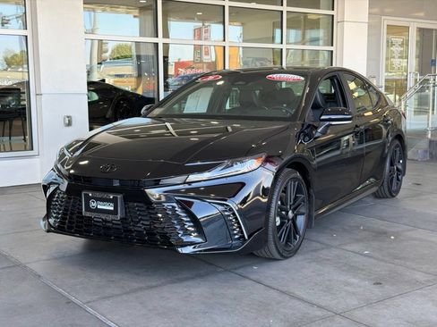 Used 2026 Toyota Camry Hybrid FWD image 2