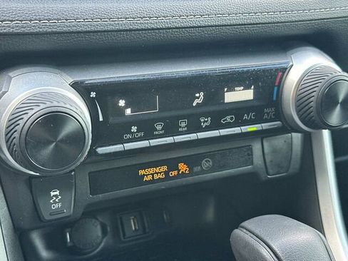 Used 2021 Toyota RAV4 LE image 23