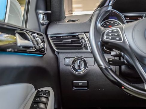 Used 2018 Mercedes-Benz GLS 550 4MATIC image 32