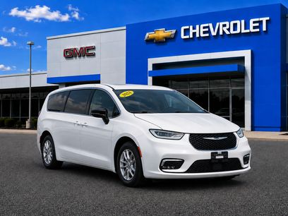 Used 2024 Chrysler Pacifica Touring-L