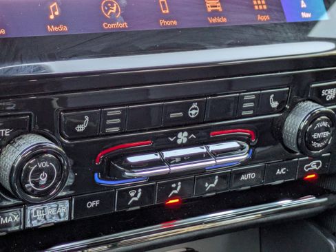 New 2025 Jeep Grand Cherokee L Limited w/ Black Appearance Package image 27