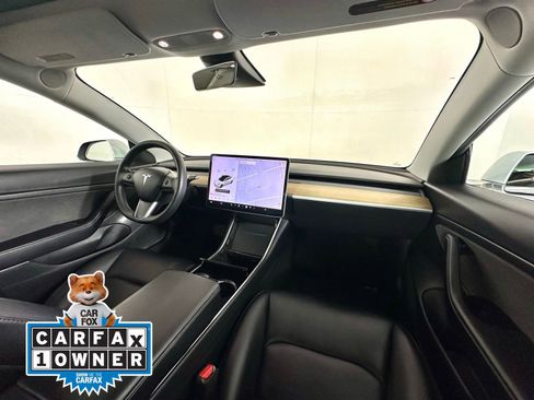 Used 2020 Tesla Model 3 Standard Range Plus image 2